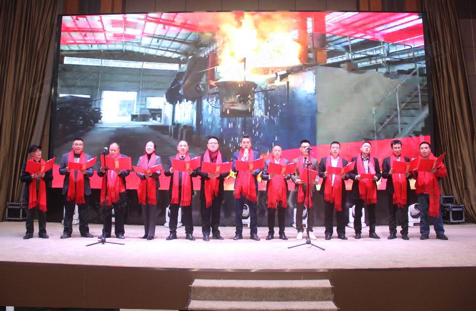 金牛辭舊歲,猛虎迎春來。搭著歡樂的時(shí)光列車,我們一起歡送碩果累累的2021年,迎來了嶄新的2022年。1月26日,我們歡聚一堂,在歡聲笑語、載歌載舞中迎接新春,“立足新鴻程開創(chuàng)新局面”桂林鴻程2021年年終總結(jié)表彰會由此開始! 金牛辭舊歲,猛虎迎春來。搭著歡樂的時(shí)光列車,我們一起歡送碩果累累的2021年,迎來了嶄新的2022年。1月26日,我們歡聚一堂,在歡聲笑語、載歌載舞中迎接新春,“立足新鴻程開創(chuàng)新局面”桂林鴻程2021年年終總結(jié)表彰會由此開始!