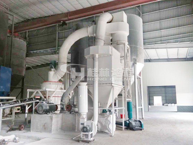 HC1500石灰石雷蒙磨粉機現(xiàn)場 HC1500石灰石雷蒙磨粉機現(xiàn)場